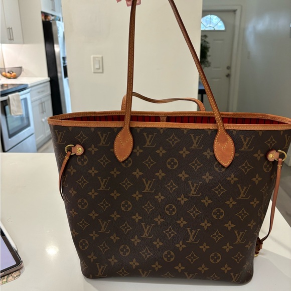 Louis Vuttion Neverfull MM - Picture 7 of 13